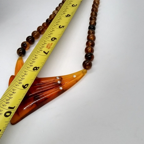 Vintage faux amber beaded necklace - Picture 10 of 13